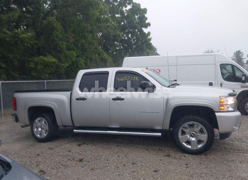 Photo 13 of 2011 Chevrolet Silverado 1500 LT (VIN 3GCPKSE39BG101348)