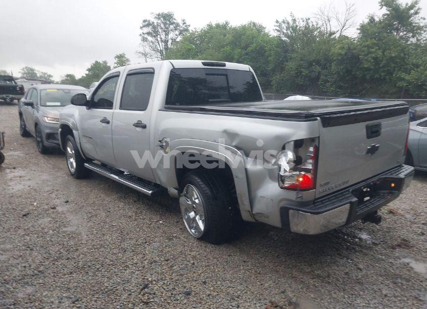 Photo 3 of 2011 Chevrolet Silverado 1500 LT (VIN 3GCPKSE39BG101348)