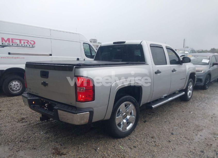 Photo 4 of 2011 Chevrolet Silverado 1500 LT (VIN 3GCPKSE39BG101348)