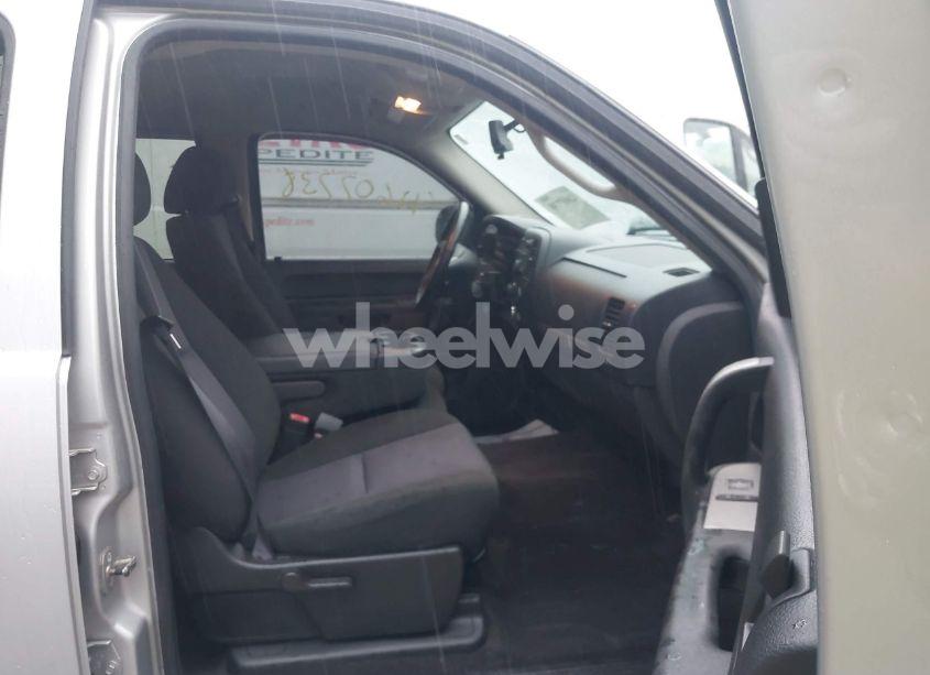 Photo 5 of 2011 Chevrolet Silverado 1500 LT (VIN 3GCPKSE39BG101348)