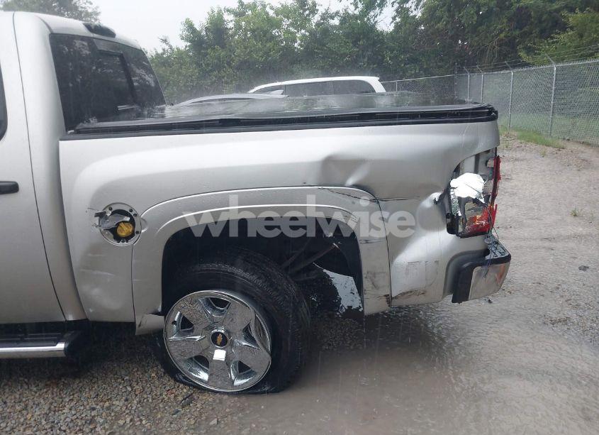 Photo 6 of 2011 Chevrolet Silverado 1500 LT (VIN 3GCPKSE39BG101348)