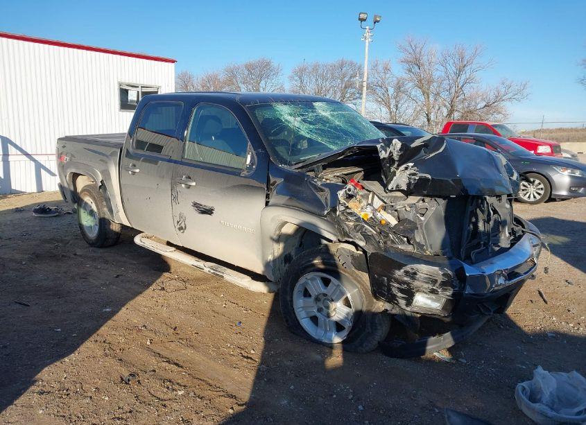 2011 Chevrolet Silverado 1500 LT (VIN 3GCPKSE39BG195294) main photo