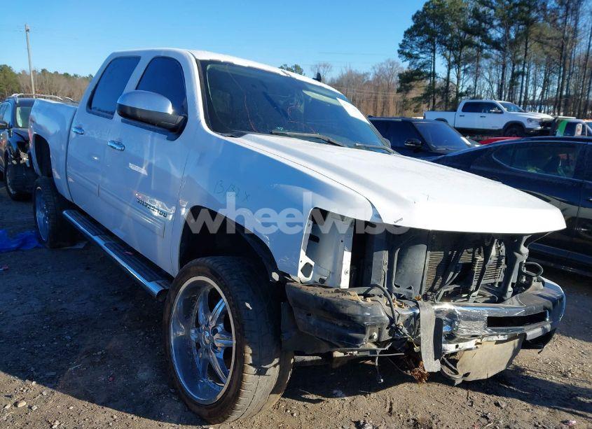 2011 Chevrolet Silverado 1500 LT (VIN 3GCPKSE39BG252917) main photo