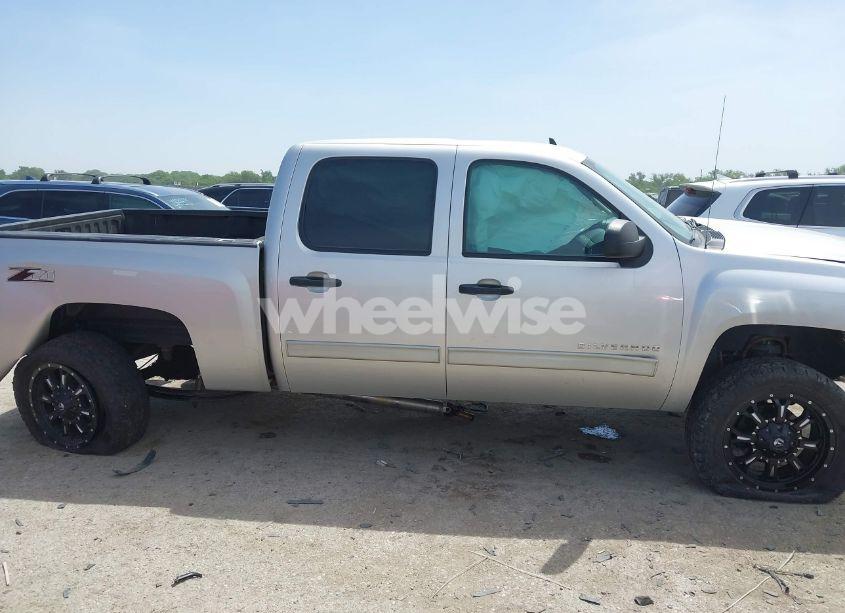 Photo 13 of 2011 Chevrolet Silverado 1500 LT (VIN 3GCPKSE39BG302909)