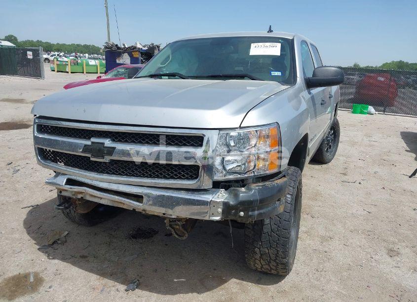 Photo 2 of 2011 Chevrolet Silverado 1500 LT (VIN 3GCPKSE39BG302909)