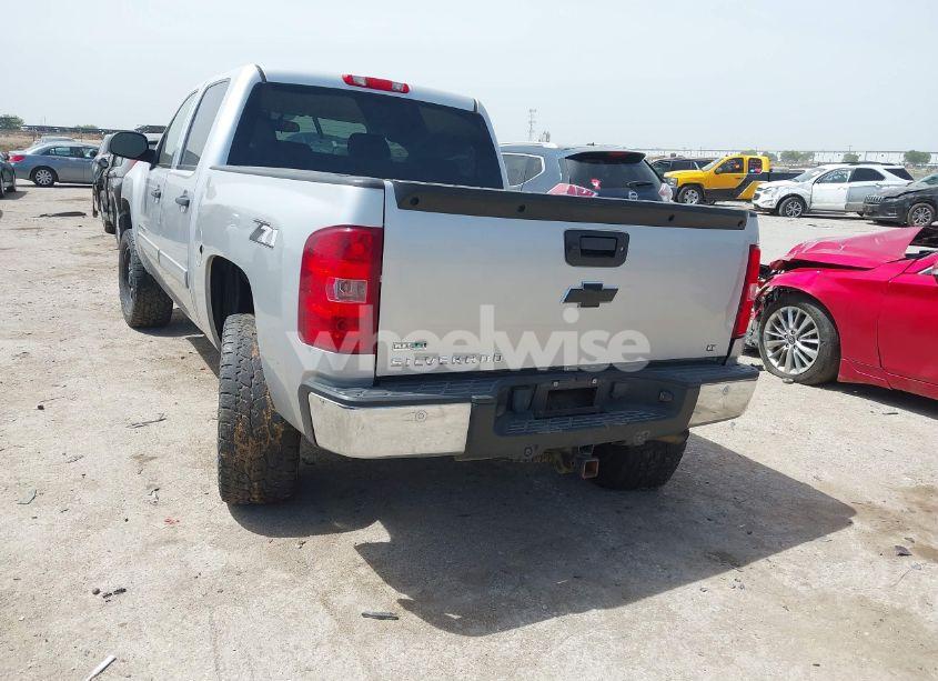 Photo 3 of 2011 Chevrolet Silverado 1500 LT (VIN 3GCPKSE39BG302909)