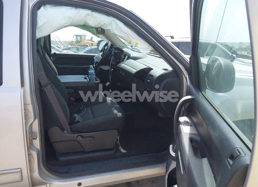 Photo 5 of 2011 Chevrolet Silverado 1500 LT (VIN 3GCPKSE39BG302909)