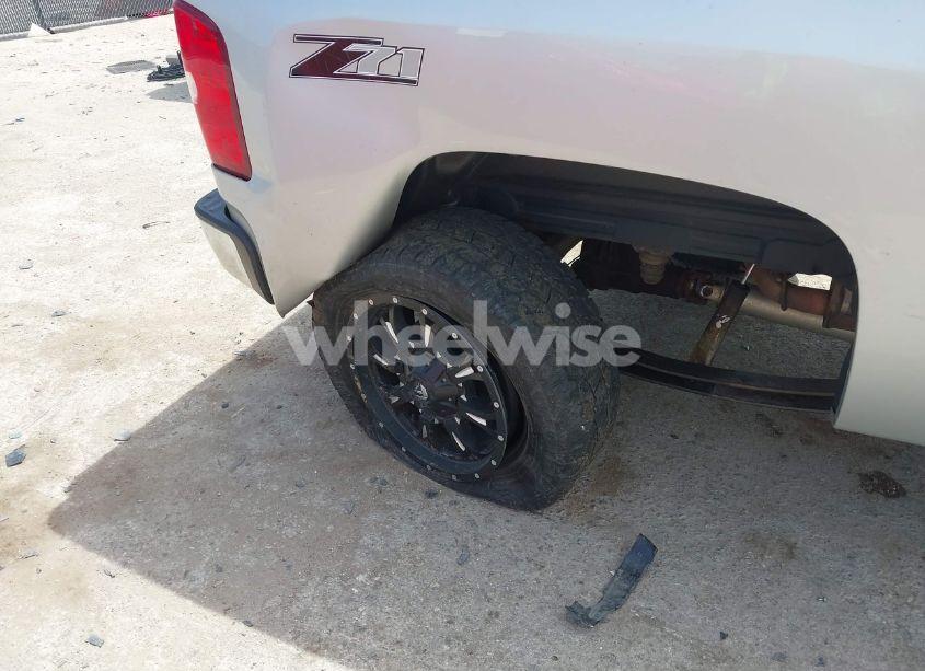 Photo 6 of 2011 Chevrolet Silverado 1500 LT (VIN 3GCPKSE39BG302909)