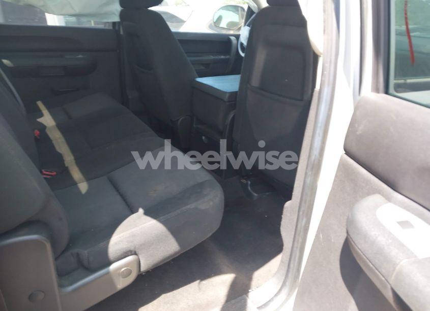 Photo 8 of 2011 Chevrolet Silverado 1500 LT (VIN 3GCPKSE39BG302909)