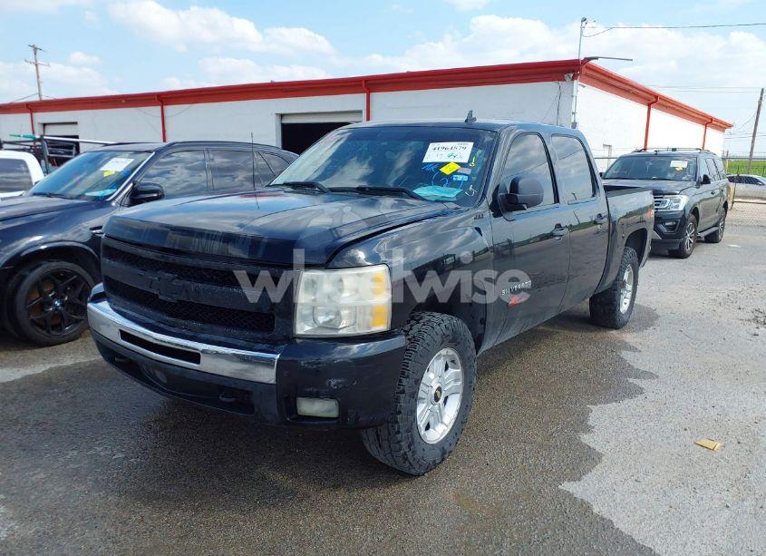 Photo 2 of 2011 Chevrolet Silverado 1500 LT (VIN 3GCPKSE39BG368537)