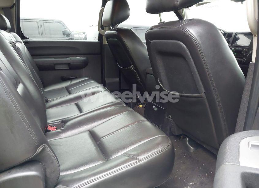 Photo 8 of 2011 Chevrolet Silverado 1500 LT (VIN 3GCPKSE39BG368537)