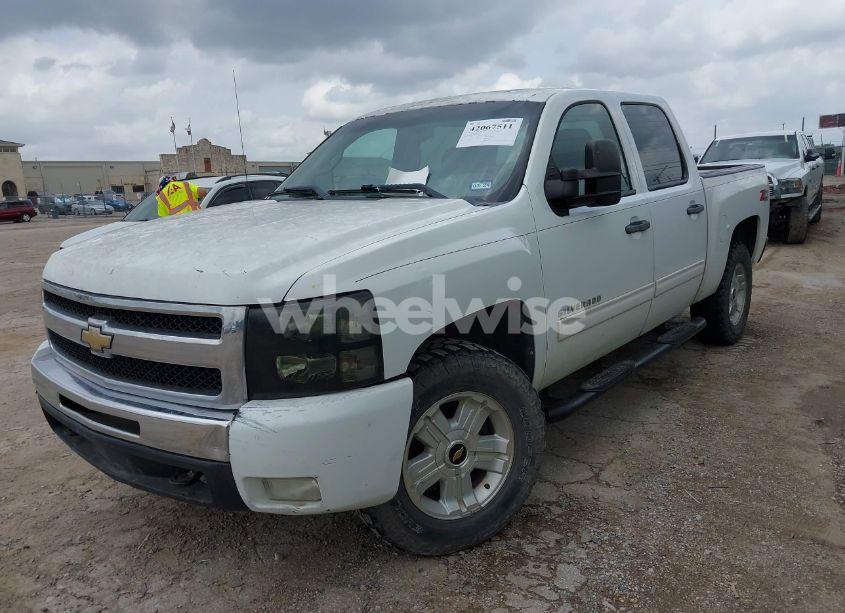 Photo 2 of 2011 Chevrolet Silverado 1500 LT (VIN 3GCPKSE39BG371518)