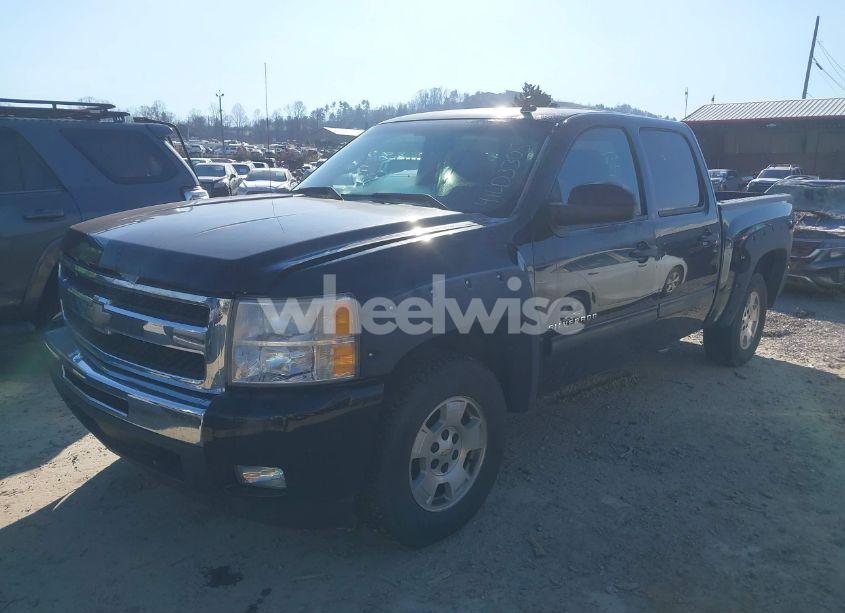 Photo 2 of 2011 Chevrolet Silverado 1500 LT (VIN 3GCPKSE39BG399027)