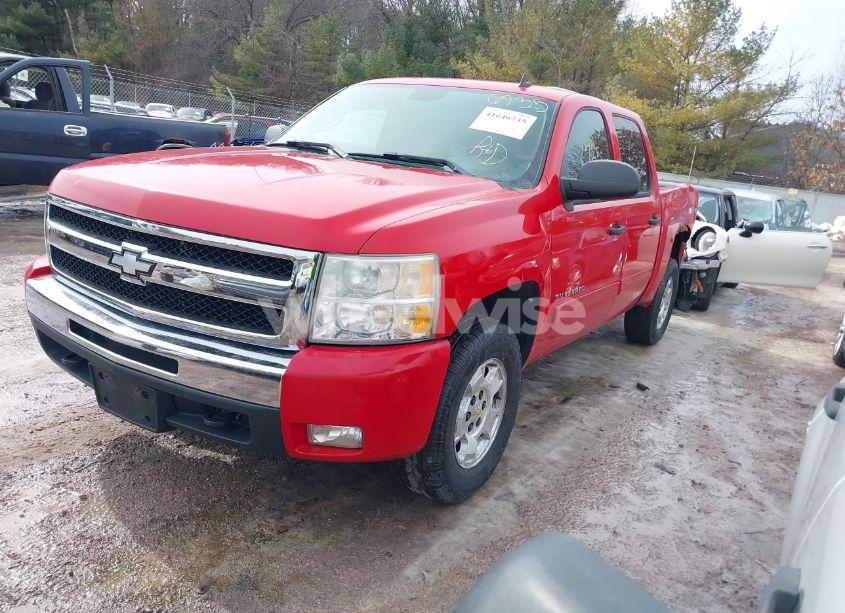 Photo 2 of 2011 Chevrolet Silverado 1500 LT (VIN 3GCPKSE39BG401584)