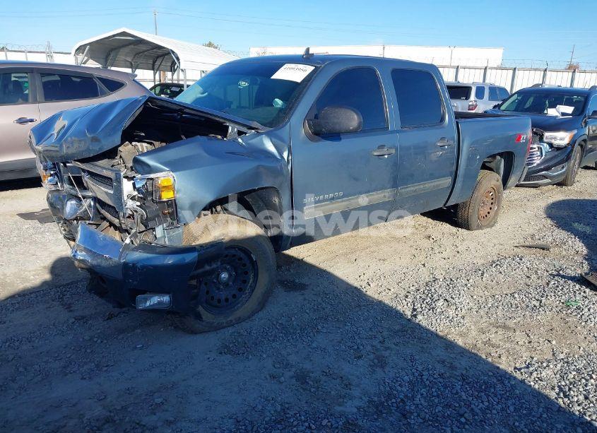 Photo 2 of 2011 Chevrolet Silverado 1500 LT (VIN 3GCPKSE3XBG172624)
