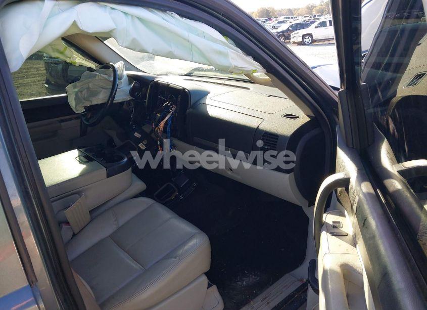 Photo 5 of 2011 Chevrolet Silverado 1500 LT (VIN 3GCPKSE3XBG172624)