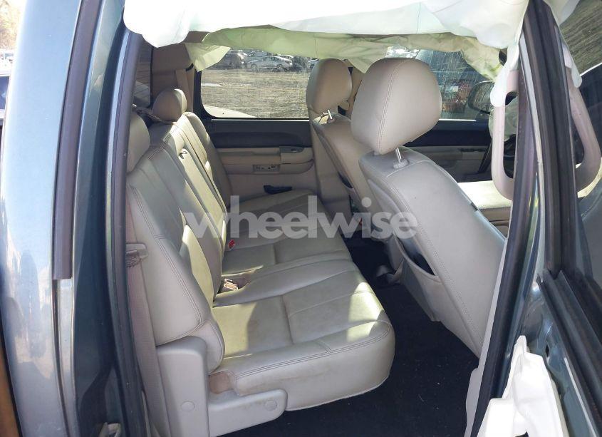 Photo 8 of 2011 Chevrolet Silverado 1500 LT (VIN 3GCPKSE3XBG172624)