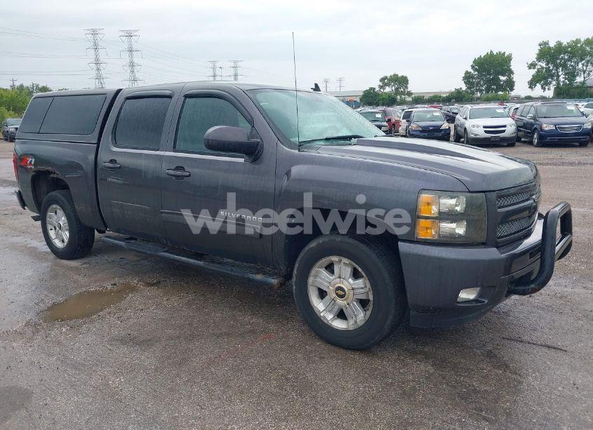 2011 Chevrolet Silverado 1500 LT (VIN 3GCPKSE3XBG182456) main photo