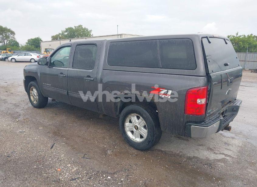 Photo 3 of 2011 Chevrolet Silverado 1500 LT (VIN 3GCPKSE3XBG182456)