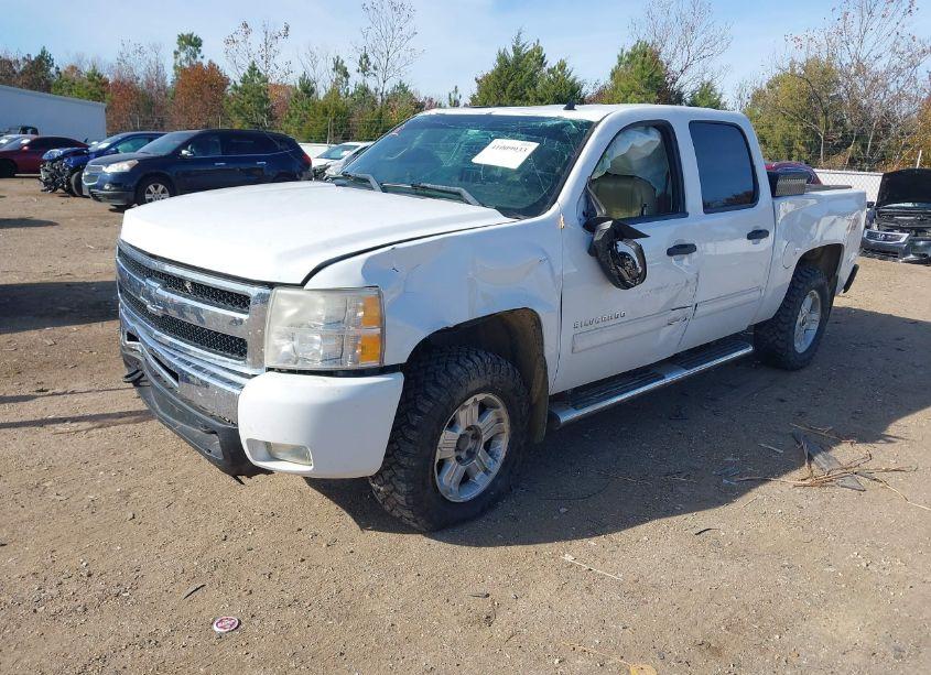 Photo 2 of 2011 Chevrolet Silverado 1500 LT (VIN 3GCPKSE3XBG186278)