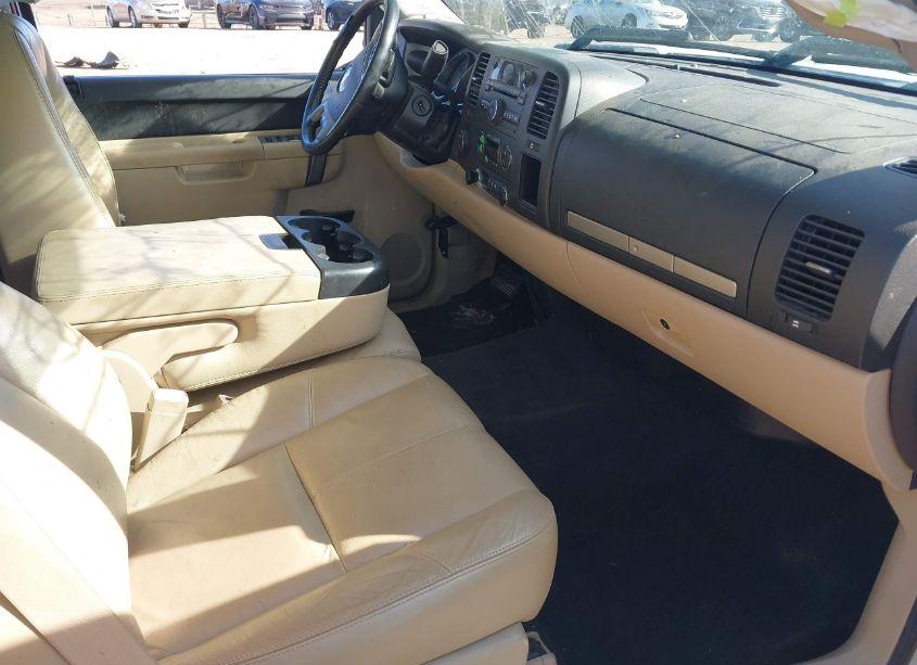 Photo 5 of 2011 Chevrolet Silverado 1500 LT (VIN 3GCPKSE3XBG186278)