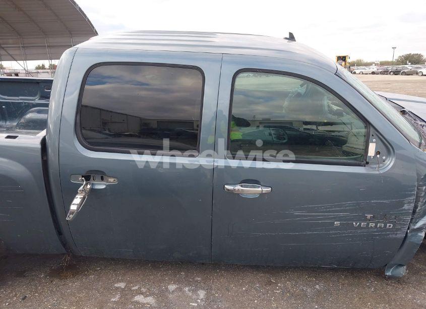 Photo 13 of 2011 Chevrolet Silverado 1500 LT (VIN 3GCPKSE3XBG270536)