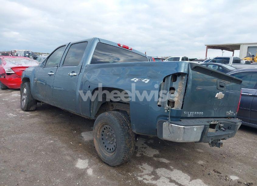 Photo 3 of 2011 Chevrolet Silverado 1500 LT (VIN 3GCPKSE3XBG270536)