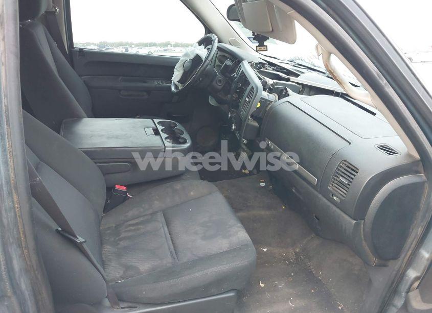 Photo 5 of 2011 Chevrolet Silverado 1500 LT (VIN 3GCPKSE3XBG270536)