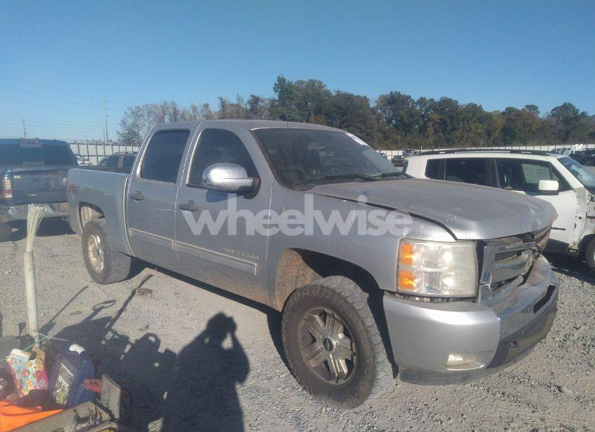 2011 Chevrolet Silverado 1500 LT (VIN 3GCPKSE3XBG325129) main photo