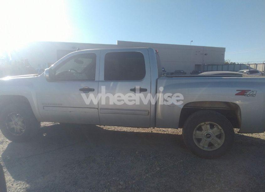 Photo 14 of 2011 Chevrolet Silverado 1500 LT (VIN 3GCPKSE3XBG325129)