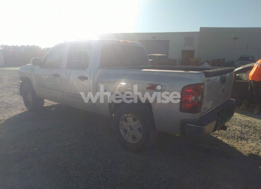 Photo 3 of 2011 Chevrolet Silverado 1500 LT (VIN 3GCPKSE3XBG325129)