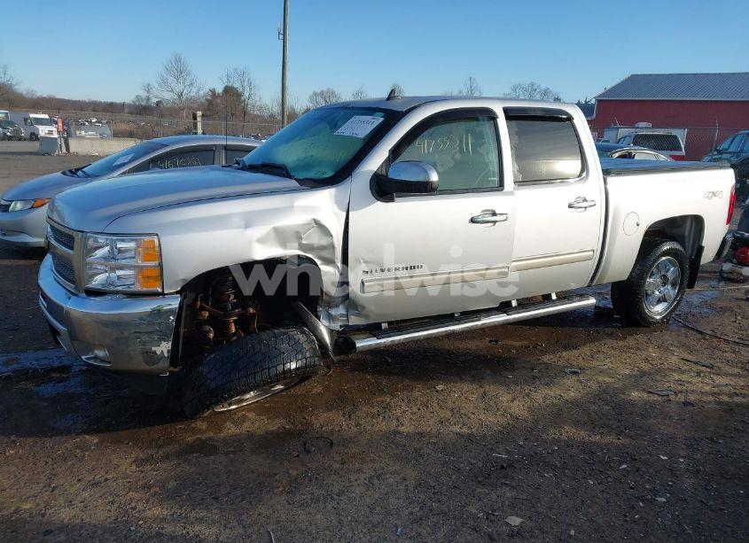 Photo 2 of 2013 Chevrolet Silverado 1500 LT (VIN 3GCPKSE70DG156311)