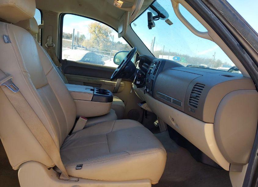 Photo 5 of 2013 Chevrolet Silverado 1500 LT (VIN 3GCPKSE70DG211002)