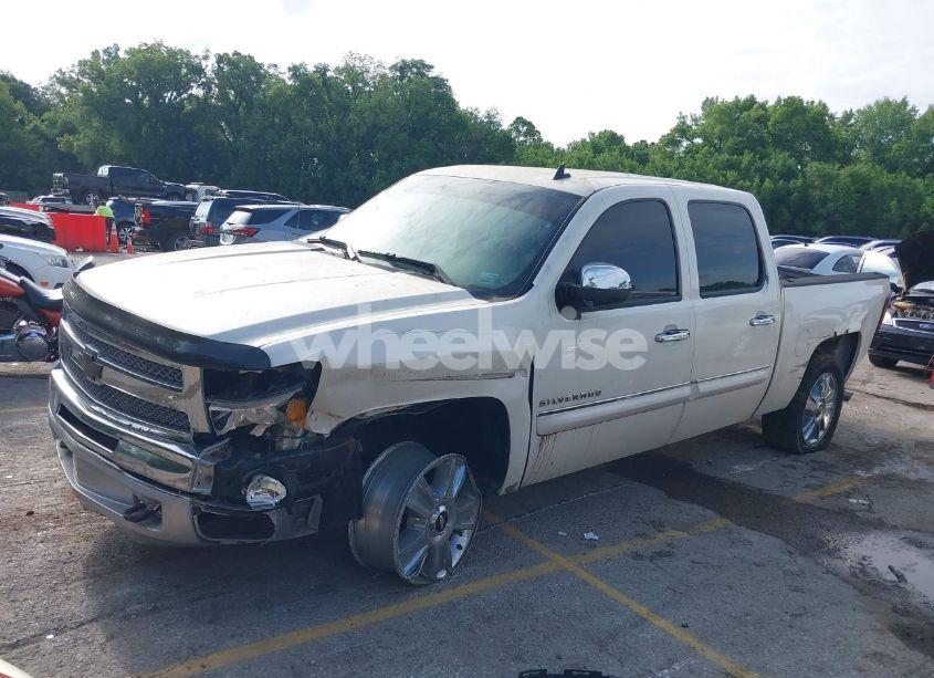 Photo 2 of 2013 Chevrolet Silverado 1500 LT (VIN 3GCPKSE70DG335853)