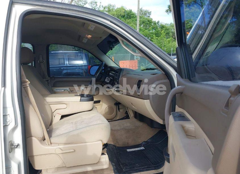 Photo 5 of 2013 Chevrolet Silverado 1500 LT (VIN 3GCPKSE70DG335853)