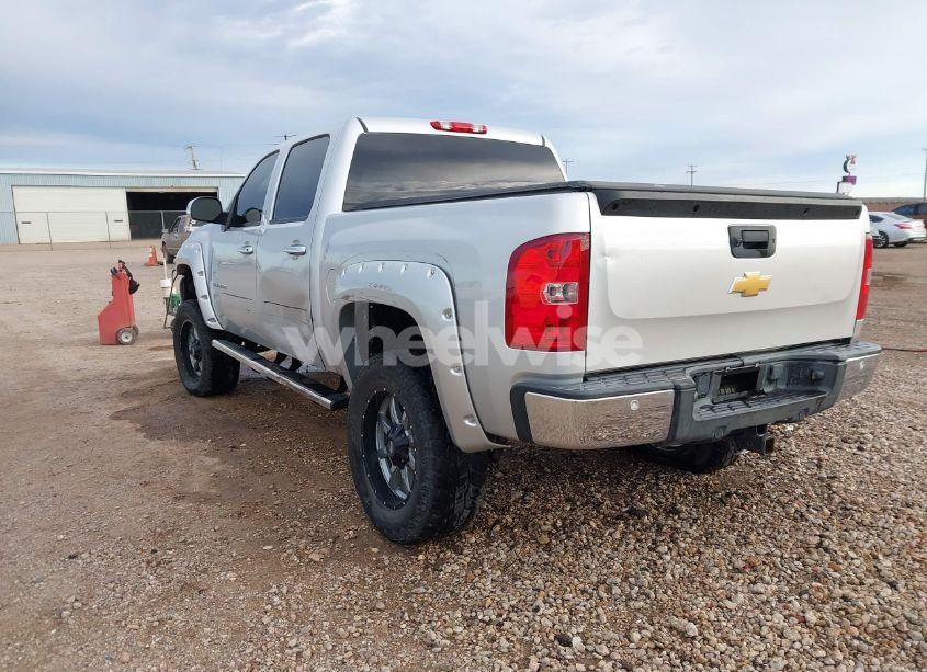 Photo 3 of 2013 Chevrolet Silverado 1500 LT (VIN 3GCPKSE71DG138738)