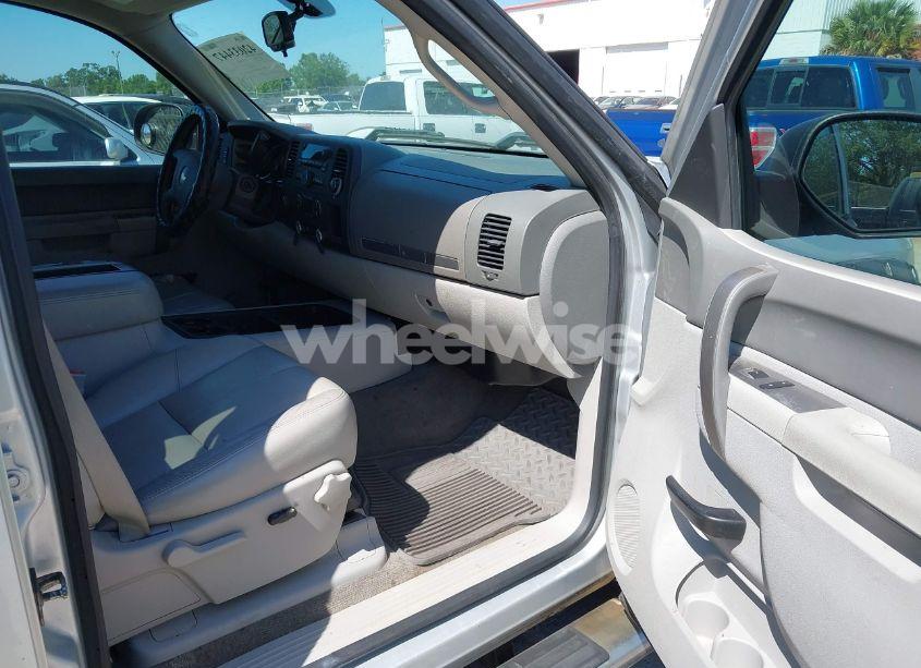 Photo 5 of 2013 Chevrolet Silverado 1500 LT (VIN 3GCPKSE71DG203443)