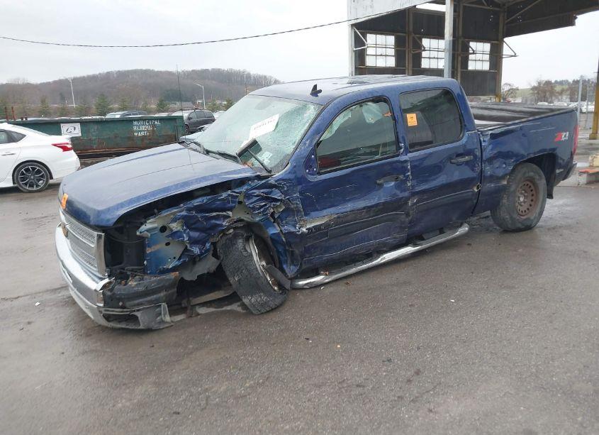 Photo 2 of 2013 Chevrolet Silverado 1500 LT (VIN 3GCPKSE71DG331990)