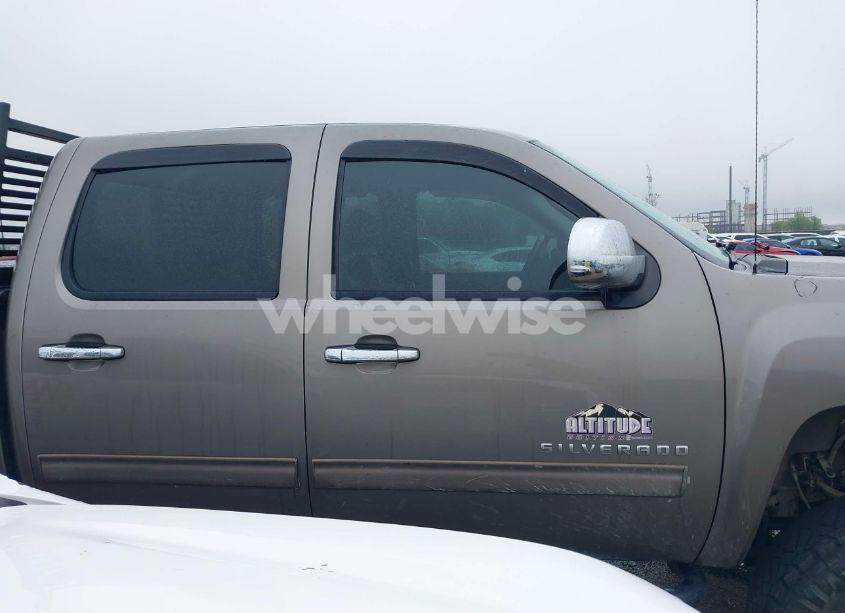 Photo 13 of 2013 Chevrolet Silverado 1500 LT (VIN 3GCPKSE74DG341574)