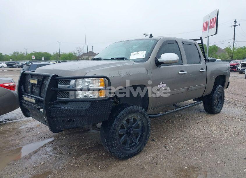 Photo 2 of 2013 Chevrolet Silverado 1500 LT (VIN 3GCPKSE74DG341574)