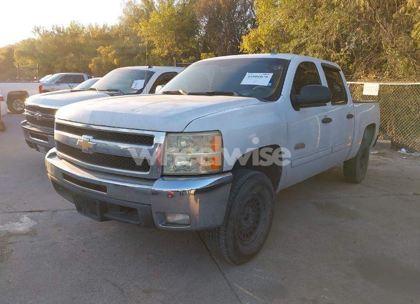 Photo 2 of 2013 Chevrolet Silverado 1500 LT (VIN 3GCPKSE75DG183570)