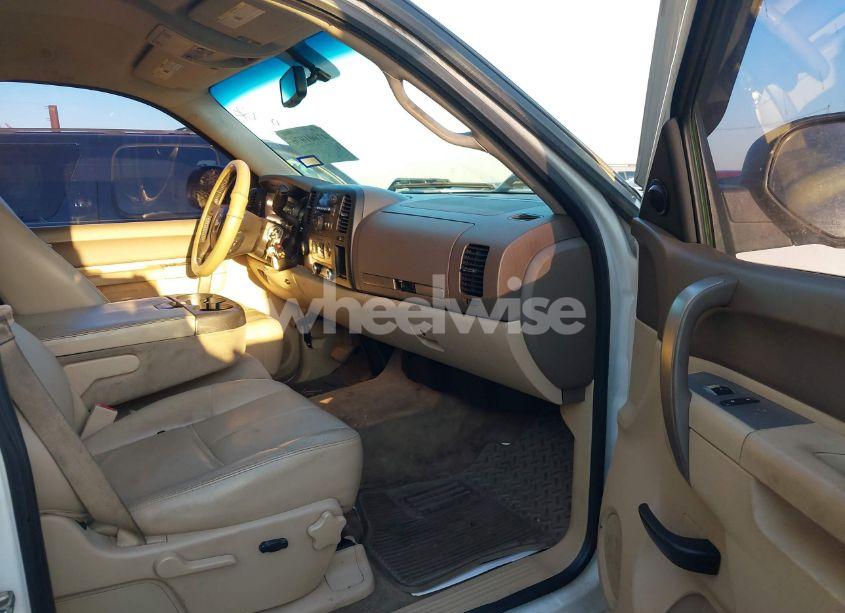 Photo 5 of 2013 Chevrolet Silverado 1500 LT (VIN 3GCPKSE75DG183570)