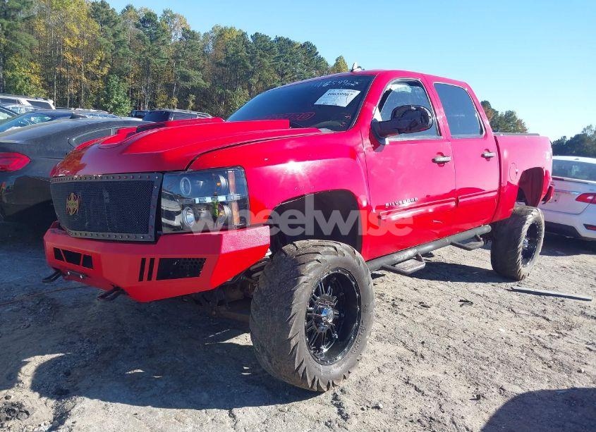 Photo 2 of 2013 Chevrolet Silverado 1500 LT (VIN 3GCPKSE76DG101586)