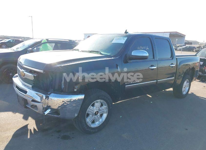 Photo 2 of 2013 Chevrolet Silverado 1500 LT (VIN 3GCPKSE76DG249530)
