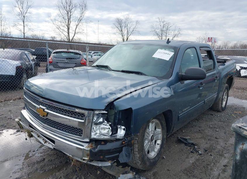 Photo 2 of 2013 Chevrolet Silverado 1500 LT (VIN 3GCPKSE78DG119104)