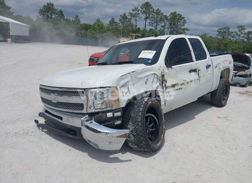 Photo 2 of 2013 Chevrolet Silverado 1500 LT (VIN 3GCPKSE79DG208518)