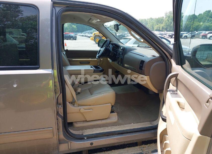 Photo 5 of 2013 Chevrolet Silverado K1500 LT (VIN 3GCPKSE7XDG213470)