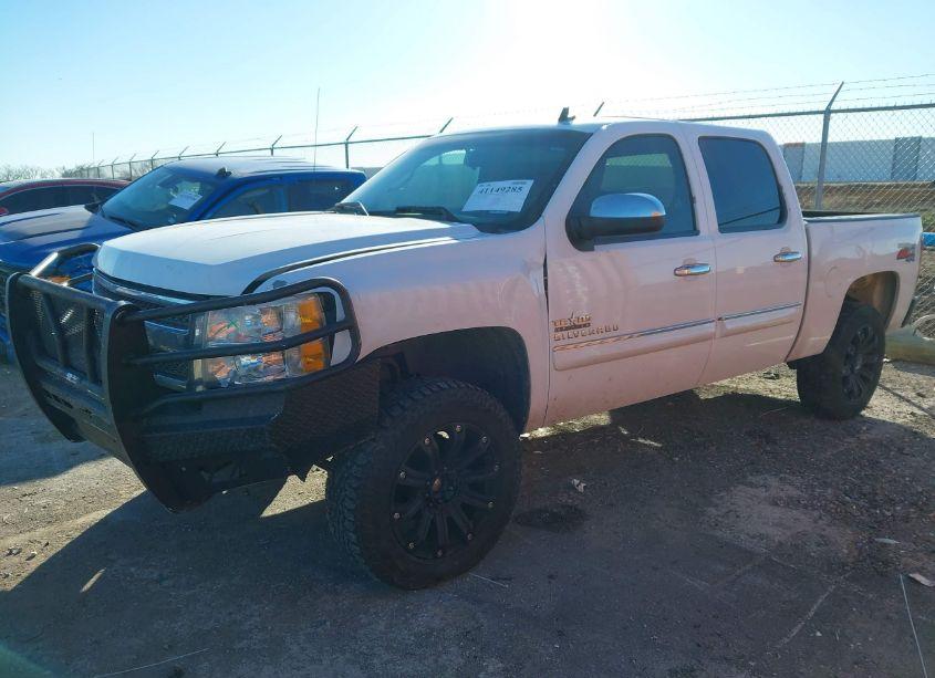 Photo 2 of 2013 Chevrolet Silverado 1500 LT (VIN 3GCPKSE7XDG230642)