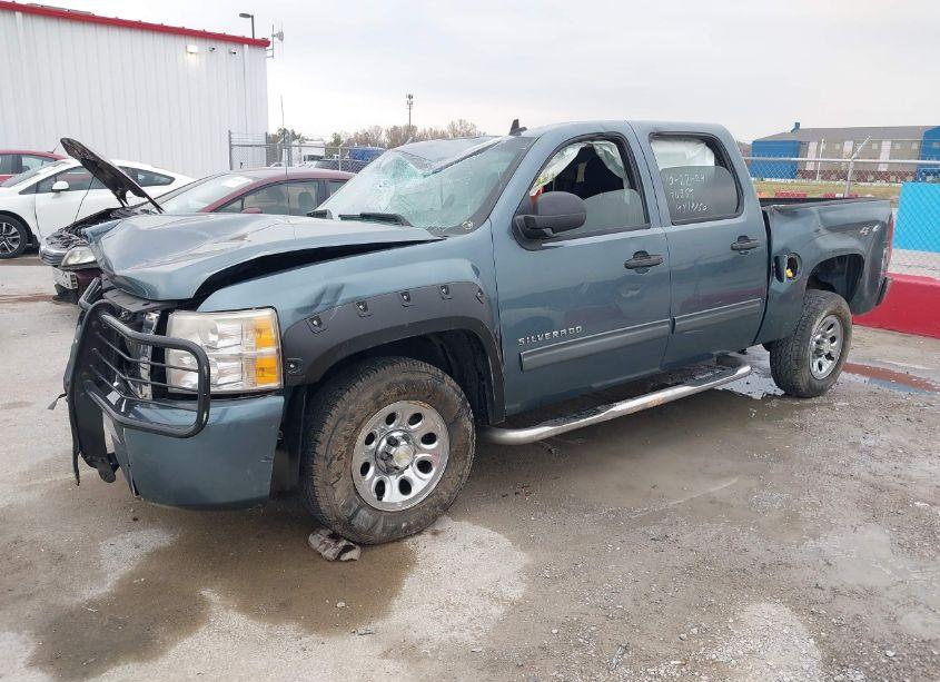 Photo 2 of 2011 Chevrolet Silverado 1500 LT (VIN 3GCPKSEA4BG142162)