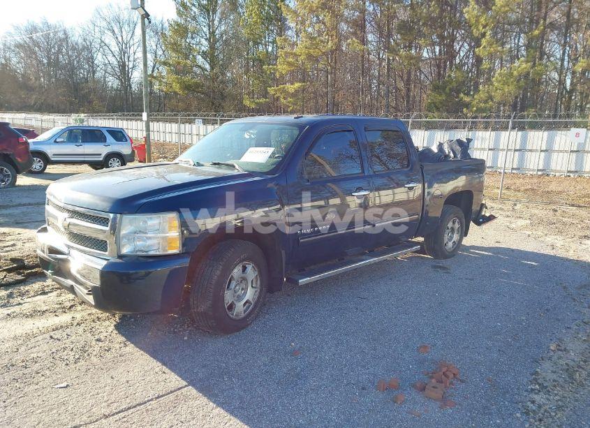 Photo 2 of 2011 Chevrolet Silverado 1500 LT (VIN 3GCPKSEA7BG330268)
